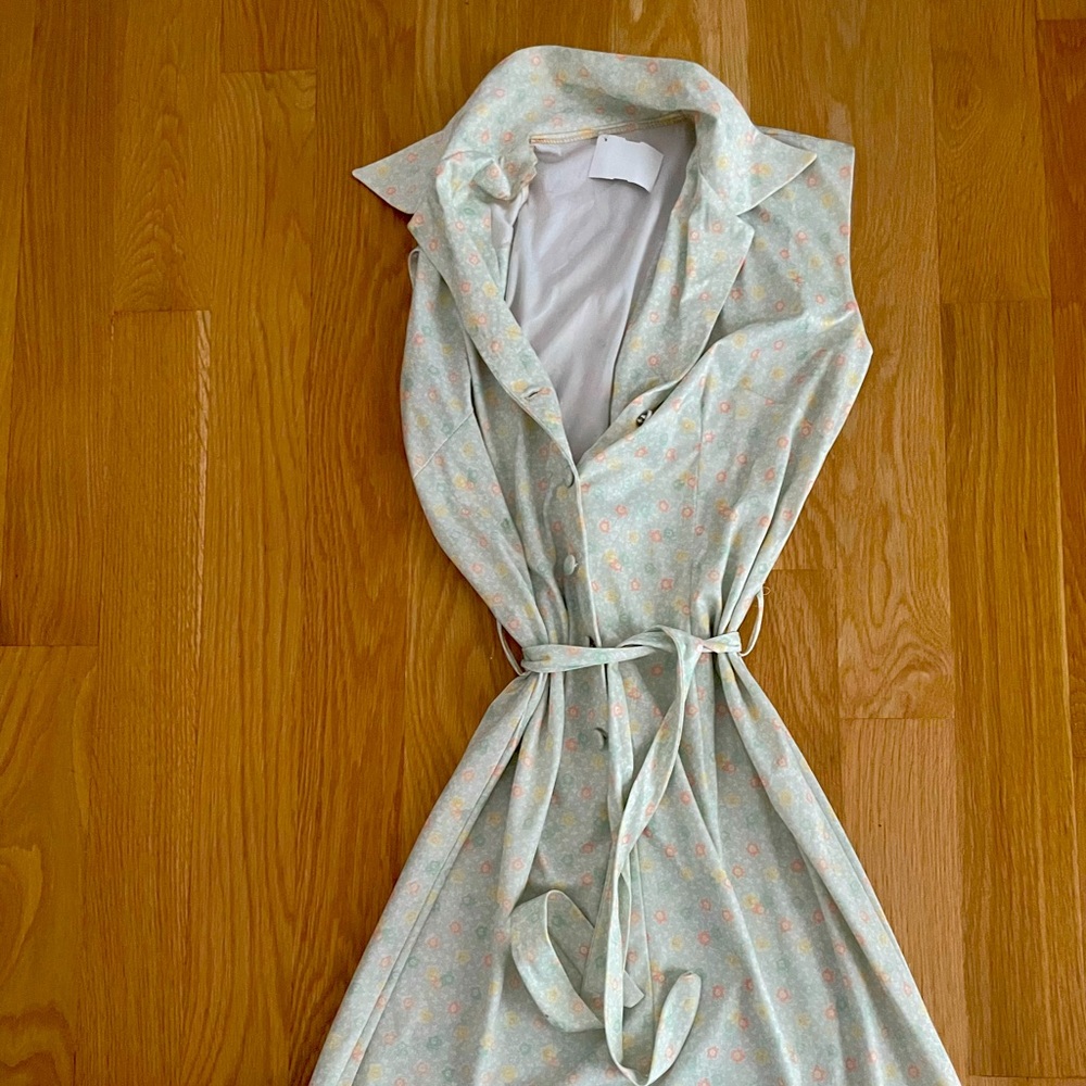 Vintage 90s Style Button-up Sleeveless Dress